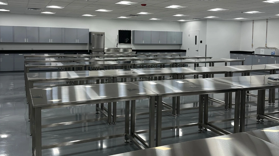 Custom Lab Design | Stainless Steel Tables | OnePointe Solutions