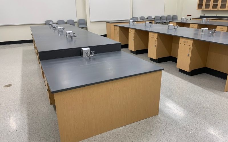 Grey Epoxy Resin Lab Countertops in College Lab | OnePOinte Solutios