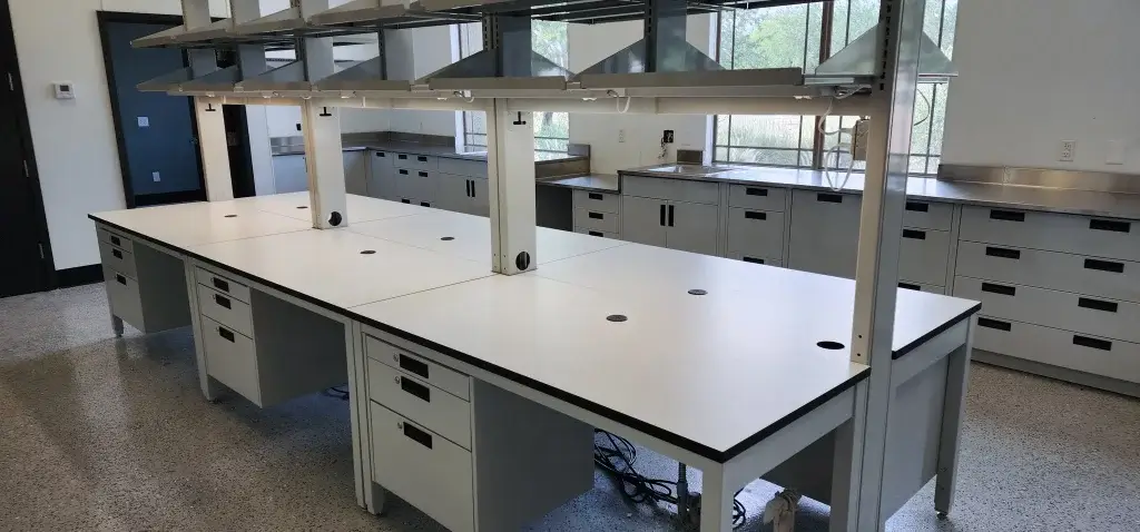 FLEX Laboratory System Lab Table with White Phenolic Resin Laboratory Countertops | OnePonte Solutions