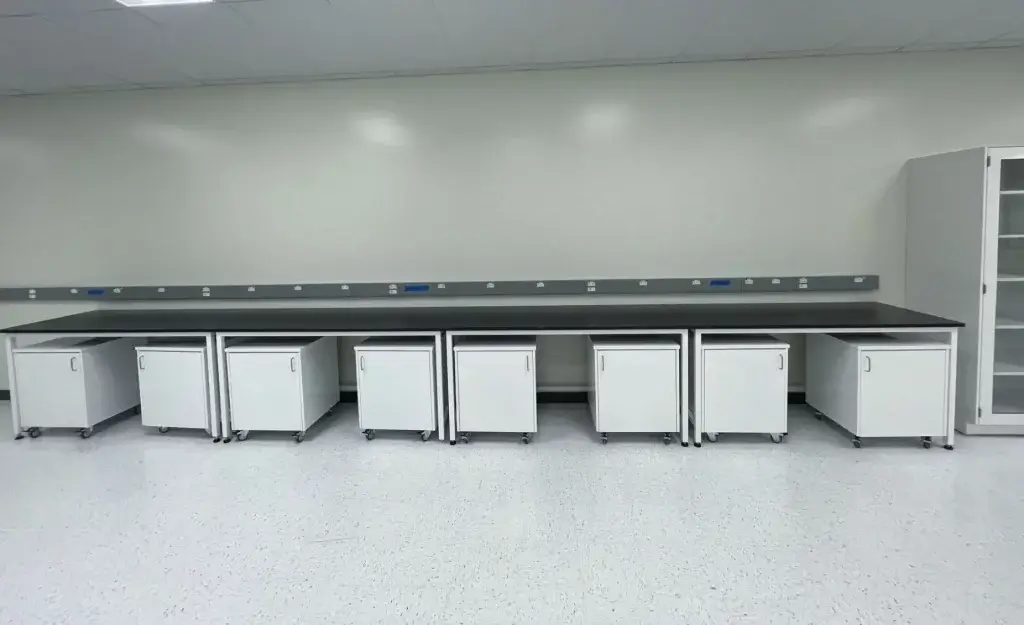 Laboratory Tables on Heavy Duty Levelers with Modular Cabinets | OnePointe Solutions