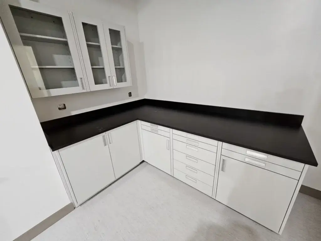 Metal corner laboratory casework with black epoxy top