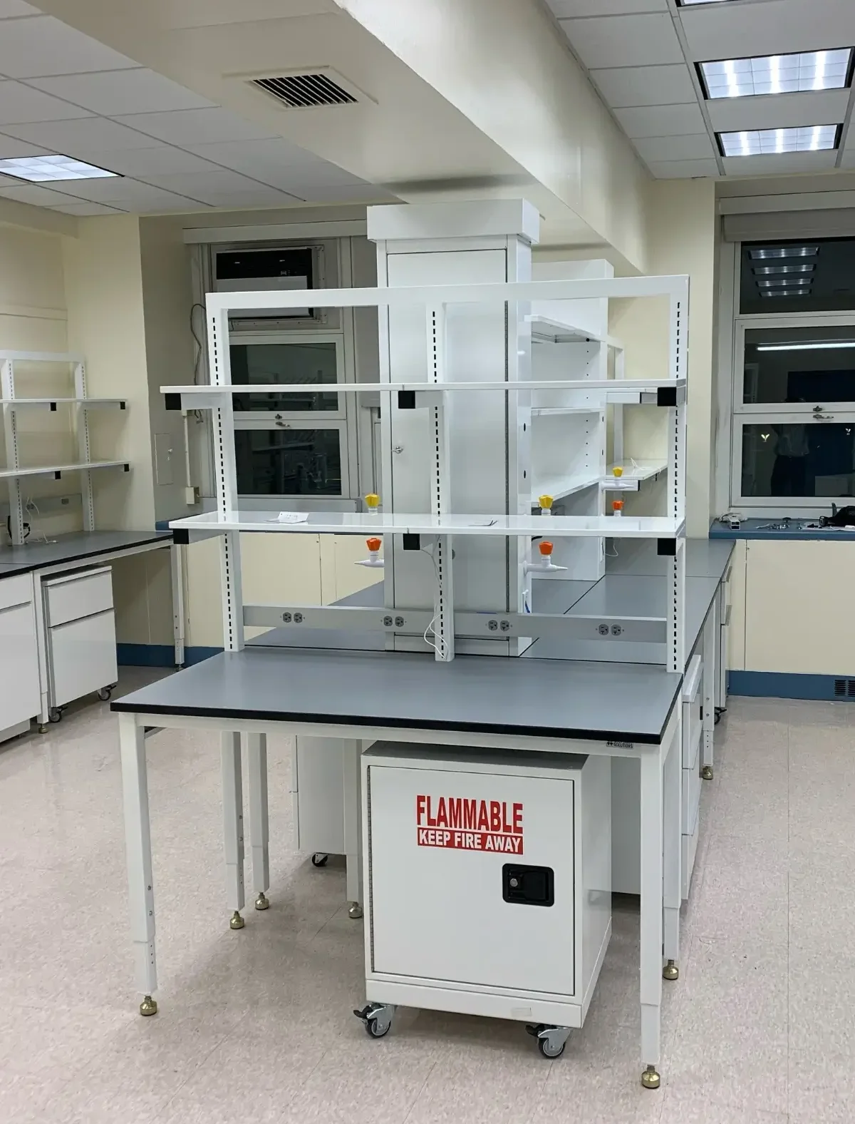 Laboratory Table and Benches | OnePointe Solutions